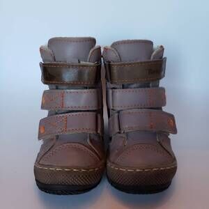 NEW RENBUT SHOES kid's velcro triple strap snow boots in tan/brown